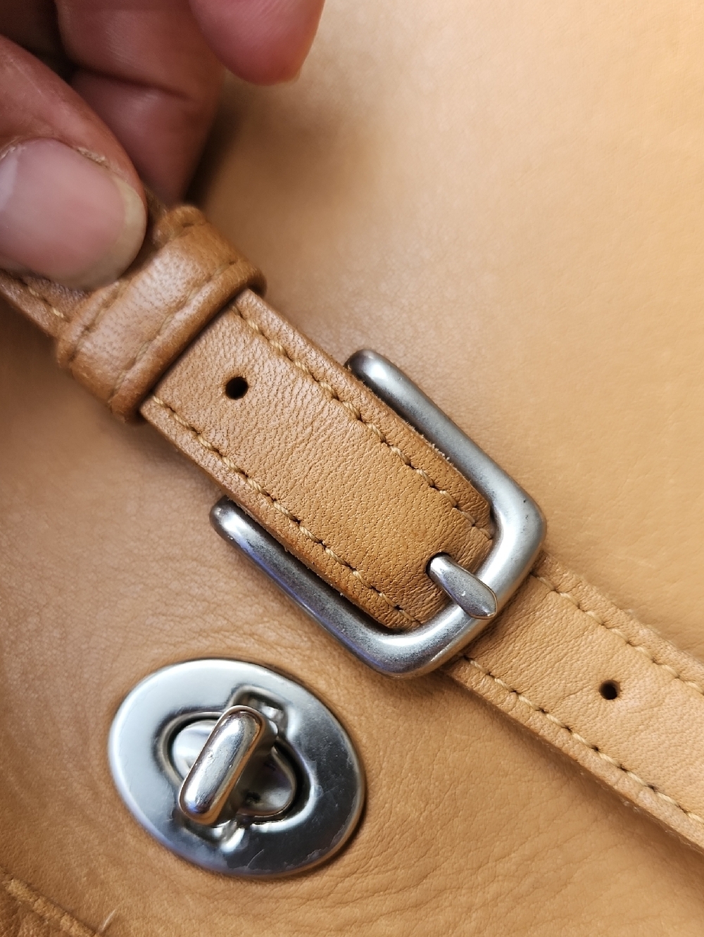 Coach Vintage Tan Crossbody Saddle Bag with Turn-Lock - Picture 16 of 16